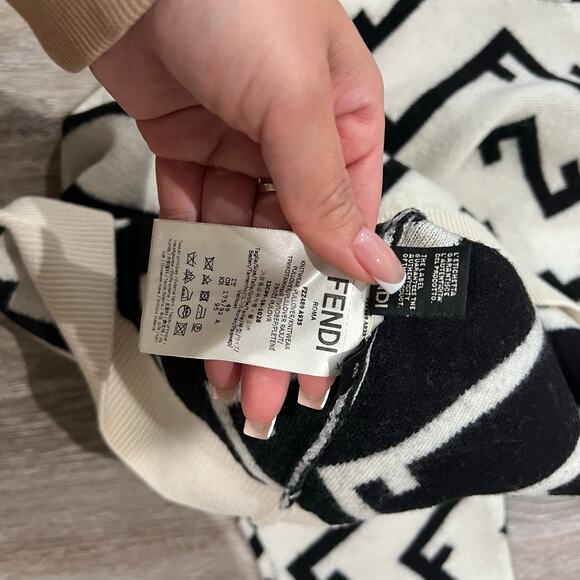 Fendi Geometric Monogram Off- White Black Wool Sweater IT 48 - Picture 4 of 9